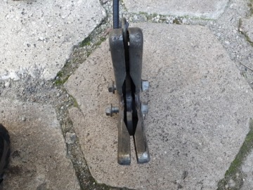 ACTROS MP3 MP2 ЛЕВЫЙ КРЕПЕЖ ЗАМКА КАБИНЫ 9303100083