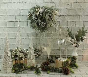 Большой металлический поезд на Рождество