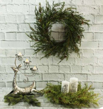 Большой металлический поезд на Рождество