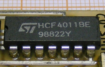 Интегральная схема HCF4069UBE HCF4011BE [089-A12] x2