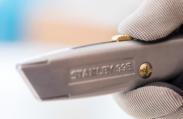Нож STANLEY 99E, трапециевидное лезвие, 3 лезвия 2-10-09