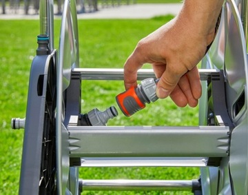 Металлическая тележка для садового шланга Aquaroll L 18550 Gardena с направляющей