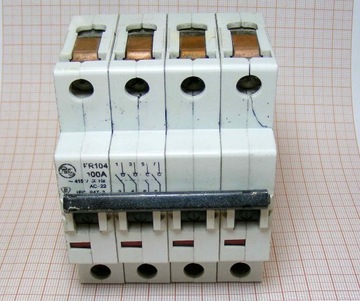 FR104 100A РАЗЪЕДИНИТЕЛЬ FAEL [K17]