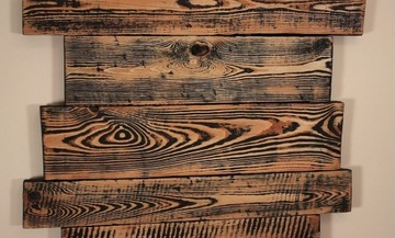 Рамка для фотографий на доске из паллет