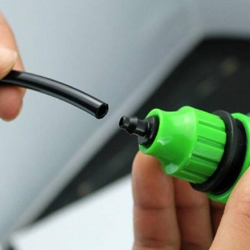 Садовый быстроразъемный соединитель для шланга диаметром 8 и 4 мм.