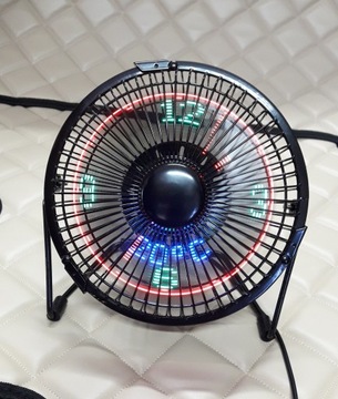 WIATRAK WENTYLATOR USB ZEGAR+TERMOMETR LED NOWOŚĆ