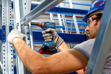 УДАРНЫЙ КЛЮЧ GDX 18V-200 C BOSCH 2x4,0 Ач L-BOXX