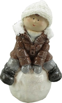 Figurka dziecko na śniegu na kuli śnieżnej figura