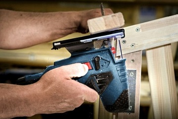 Лобзик GST 12V-70 BOSCH 2x2.0Ah L-BOXX