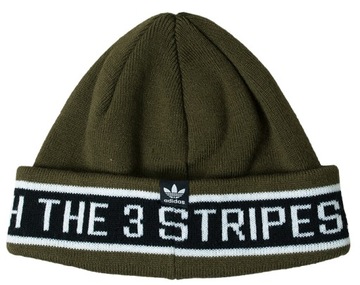 Зимняя шапка ADIDAS, теплая и удобная.