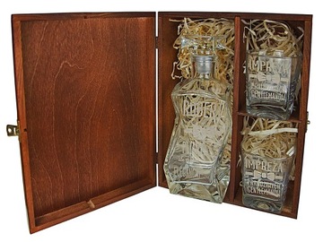 ГРАФИН-КОРОБКА ДВЕ БОКАЛА ПОДАРОЧНЫЕ С ГРАВИРОВКОЙ