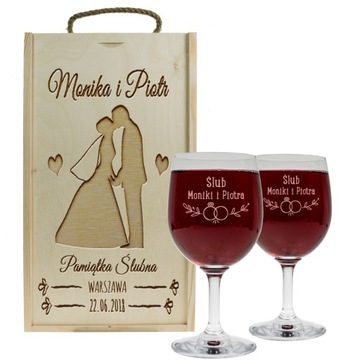 Бокалы и коробочка в подарок для молодоженов на свадьбу