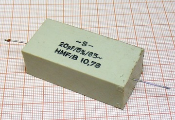 Конденсатор 20 мкФ 65 В переменного тока [059-PZ17]