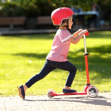 Микро - Самокат трехколесный детский Mini Deluxe Red LED