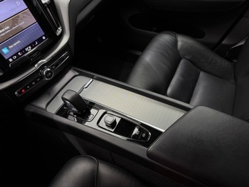 Volvo XC60 II 2022 Volvo XC 60 Core / Hak / Kamera cofania / CarPlay/, zdjęcie 24