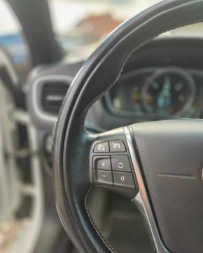 Volvo V40 II Cross Country D3 150KM 2013 Volvo V40 R-DESIGN D3 2,0 R5 150KM Automat 2.0 Diesel 150KM, zdjęcie 23