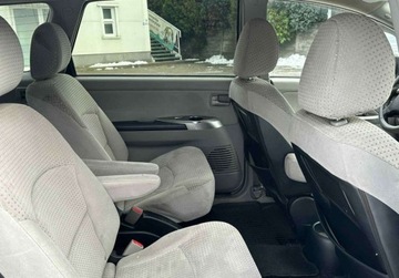 Mitsubishi Grandis 2.4 i 16V MIVEC 165KM 2004 Mitsubishi Grandis 2.4 benzyna, lpg 2004 7 -osobowy 2.4 Benzyna 164KM, zdjęcie 2