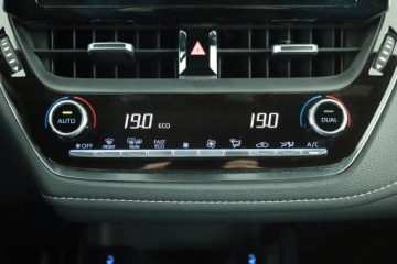 Toyota Corolla XII TS Kombi 1.8 Hybrid 122KM 2019 Toyota Corolla 1.8 Hybrid, Salon Polska, zdjęcie 9