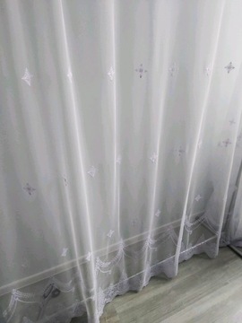 ГЛАДКИЙ МАТОВЫЙ ТЕНТ, ЦВЕТОЧНЫЙ УЗОР, БЛЕСК ГОСТИНОЙ