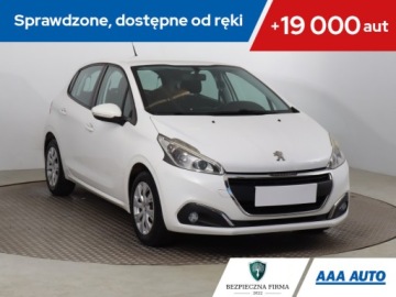 Peugeot 208 I Hatchback 5d Facelifting 1.2 PureTech 82KM 2015 Peugeot 208 1.2 PureTech, Salon Polska