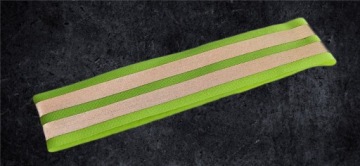 ЯРКАЯ СВЕТООТРАЖАЮЩАЯ ЛЕНТА НА ЛИПУЧКЕ ДЛЯ РУКИ И ПЛЕЧА