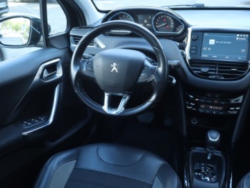 Peugeot 2008 I SUV Facelifting 1.2 PureTech 110KM 2019 Peugeot 2008 1.2 PureTech, Salon Polska, zdjęcie 6