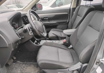 Mitsubishi Outlander III 2013 Mitsubishi Outlander 2013r, 2.0 Benzyna. 4x4. AUTOMAT Uszkodzony tyl i lek, zdjęcie 6