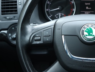 Skoda Octavia II Hatchback Facelifting 1.8 TSI 160KM 2009 Skoda Octavia 1.8 TSI, Salon Polska, Skóra, Xenon, zdjęcie 18