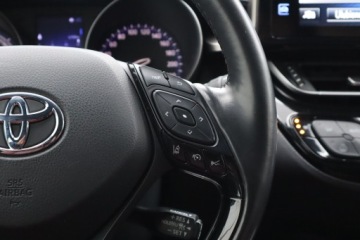 Toyota C-HR I Crossover 1.8 Hybrid 122KM 2018 Toyota C-HR 1.8 Hybrid, Salon Polska, Serwis ASO, zdjęcie 17