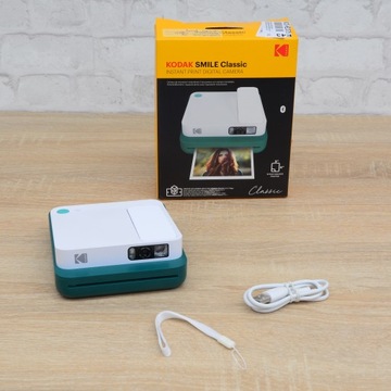 Поврежденный фотопринтер KODAK Smile Classic Digital с мгновенной камерой