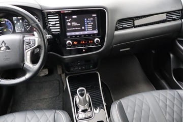 Mitsubishi Outlander III SUV PHEV Facelifting 2020 2.4 PHEV 224KM 2020 Mitsubishi Outlander 2.4 PHEV, Salon Polska, zdjęcie 7