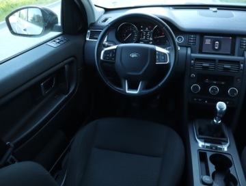 Land Rover Discovery Sport SUV 2.0 eD4 150KM 2018 Land Rover Discovery Sport eD4, Salon Polska, zdjęcie 6