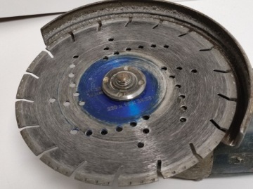 УГЛОВАЯ ШЛИФОВАЛЬНАЯ МАШИНА BOSCH GWS 22-230 JH 2466/24