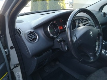 Peugeot 5008 I Minivan 2.0 HDi FAP 150KM 2011 Peugeot 5008 2,0 HDI 150KM Klimatronik ALU 16 7, zdjęcie 11