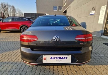 Volkswagen Passat B8 Limousine 1.8 TSI BlueMotion Technology 180KM 2017 Volkswagen Passat 1,8 TSI 180 KM Automat DSG Salon PL ASO Highline, zdjęcie 10