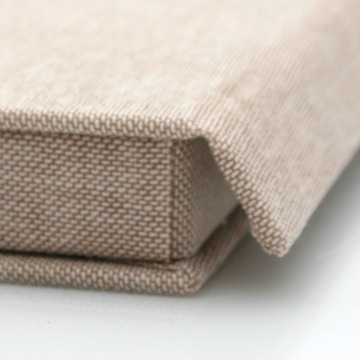 Коробка из холста для 50 фотографий размером 15х23 и флешки.