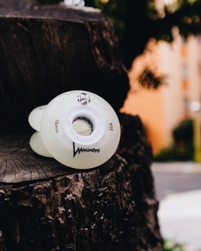 СВЕТЯЩИЕСЯ БЕЛЫЕ 76ММ СВЕТЯЩИЕСЯ КОЛЕСА ДЛЯ РОЛИКОВ