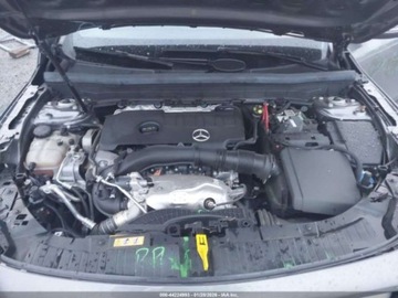 Mercedes GLB 2023 Mercedes-Benz GLB 250 2023 2.0 Benzyna 221KM, zdjęcie 8