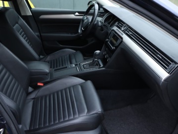 Volkswagen Passat B8 Limousine 1.8 TSI BlueMotion Technology 180KM 2017 VW Passat 1.8 TSI, Salon Polska, Serwis ASO, zdjęcie 8