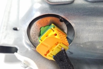 KOLENO MERCEDES-BENZ E (W212) A2128601002 2.1L DIESEL 2014