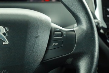 Peugeot 208 I Hatchback 3d 1.4 VTI 95KM 2012 Peugeot 208 1.4 VTi, Navi, Klima, zdjęcie 13