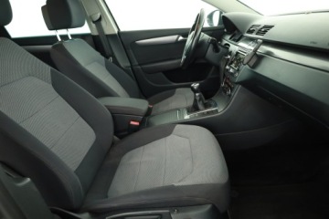 Volkswagen Passat B7 Variant 2.0 TDI CR DPF BlueMotion 140KM 2011 VW Passat 2.0 TDI, Navi, Klima, Klimatronic, zdjęcie 6