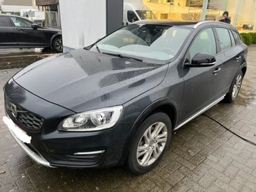 Volvo V60 I Kombi Facelifting 2.0 D3 DRIVE-E 150KM 2017 Volvo V60 Cross Country D3Cross Countryskoraty...