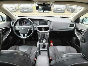 Volvo V40 II Hatchback 1.6 D2 115KM 2014 Volvo V40 1,6 Diesel 115KM panorama kamera, zdjęcie 6