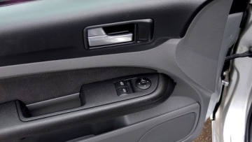 Ford Focus II Hatchback 5d 1.6 Duratec Ti-VCT 115KM 2009 .. .. Grzane szyby przód i tył .. Książka serwisowa .. Klimatyzacja .., zdjęcie 1