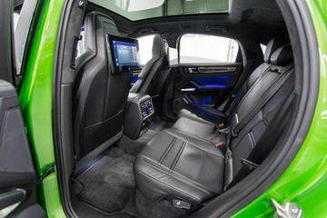 Porsche Cayenne III 2022 Porsche Cayenne Coupé Turbo S E-Hybrid 680 KM., zdjęcie 23