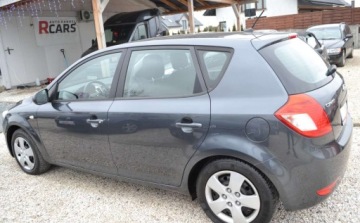 Kia Ceed I Hatchback 5d Facelifting 1.4 DOHC CVVT 90KM 2010 Kia Ceed bezwypadkowe - Niski przebieg - klimatyzacja - OPLACONY 1.4 90KM, zdjęcie 17
