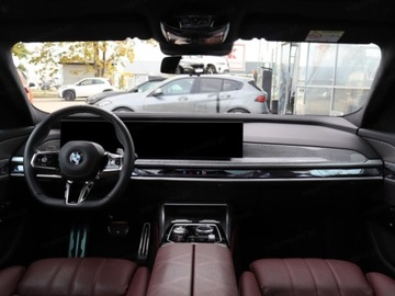 BMW Seria 7 G70 Sedan 3.0 40d 299KM 2025 BMW Seria 7 740d xDrive Sport Sedan 3.0 (299KM) 2025, zdjęcie 9