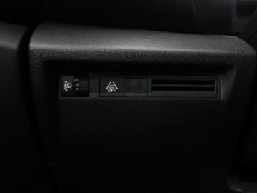 Citroen C4 III SUV 1.2 PureTech 130KM 2021 Citroen C4 PDC klima-auto. Bluetooth tempomat, zdjęcie 32