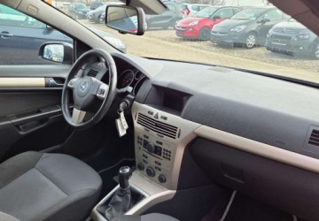 Opel Astra H Hatchback 5d 1.4 TWINPORT ecoFLEX 90KM 2008 Opel Astra Opel Astra GTC 1,4 Ben 90km 1.4 Benzyna 90KM, zdjęcie 5